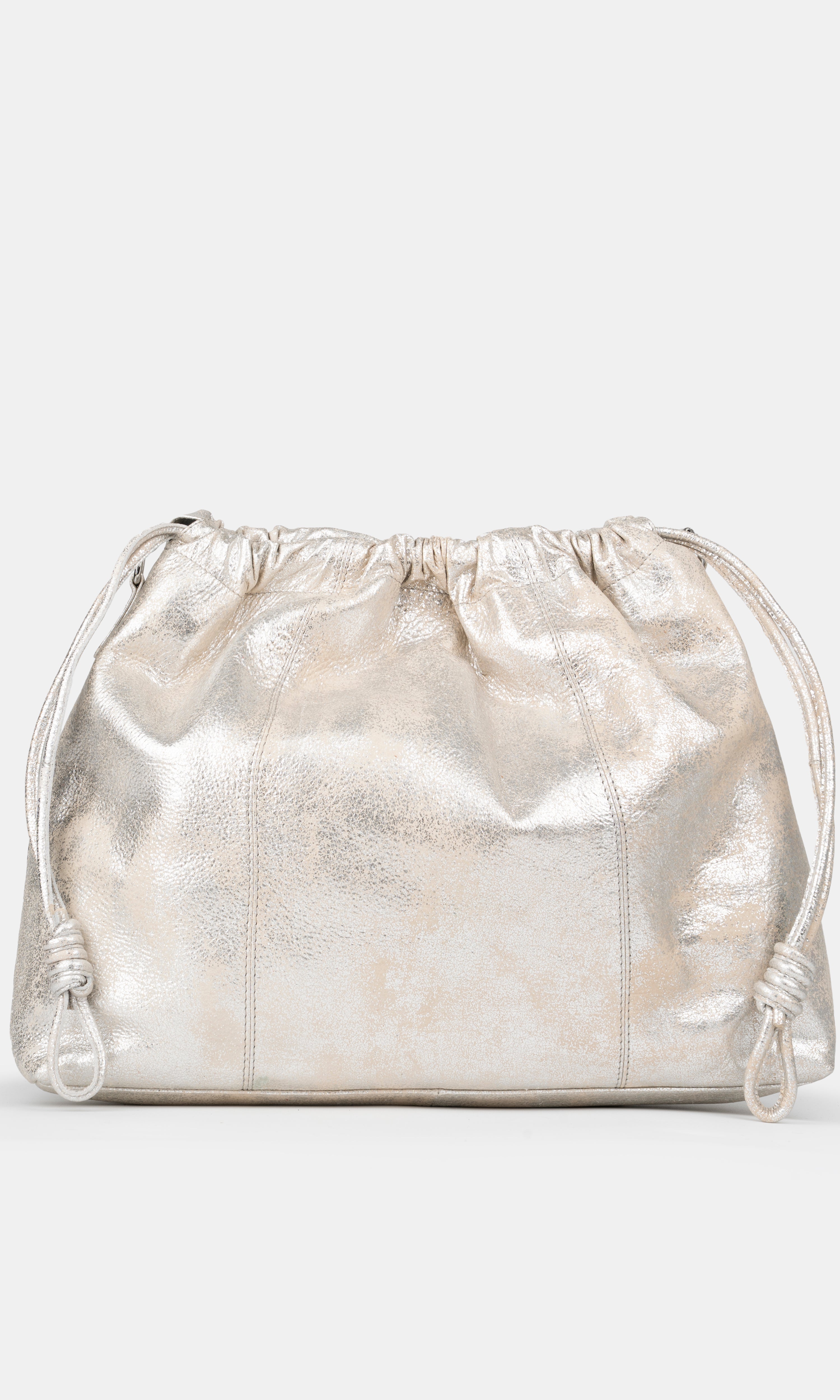 Elliot Sand Gold metallic shoulderbag bag on a white background: Neuville bag. Back side