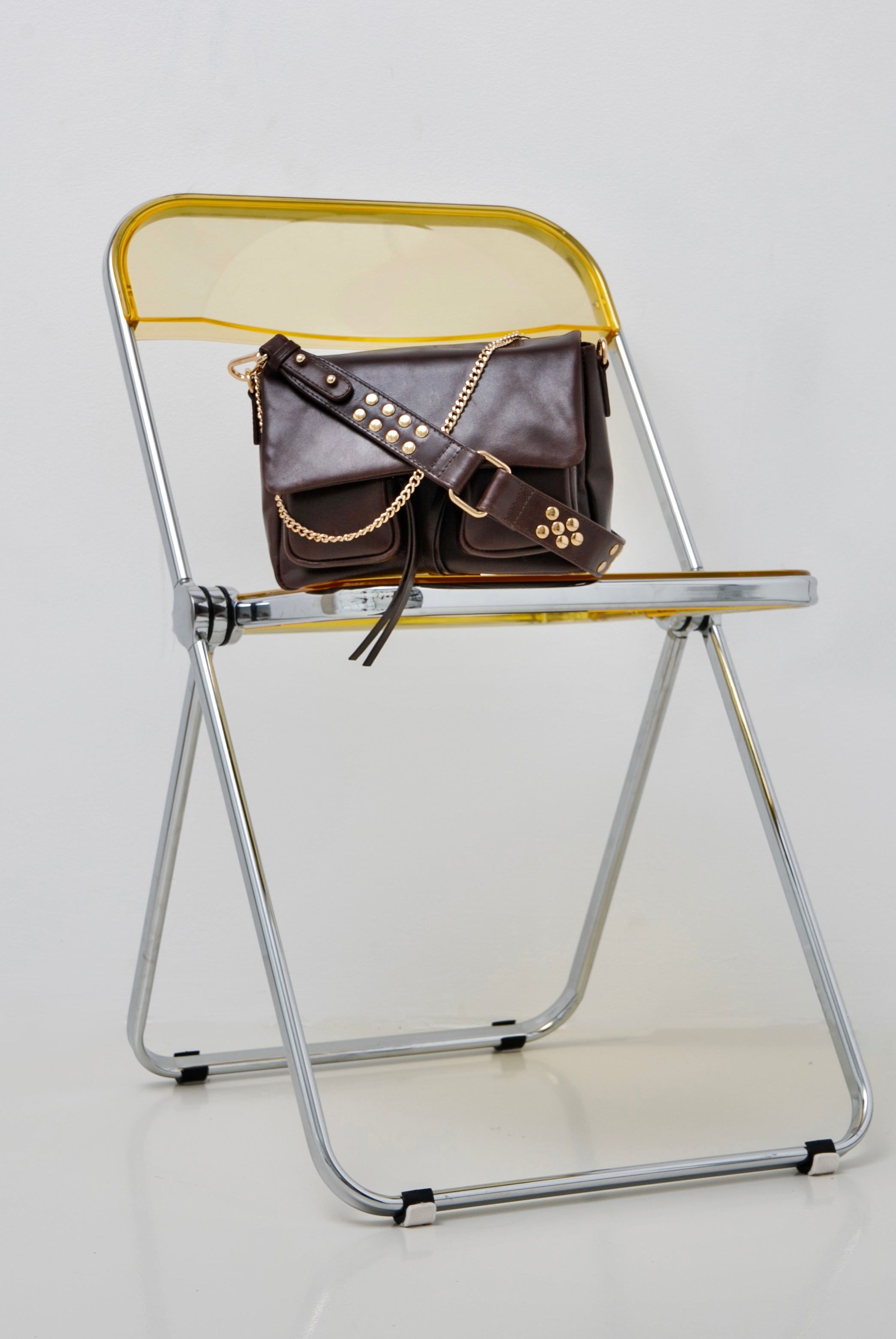 Maxke Chocolate with golden details of Neuville bags.