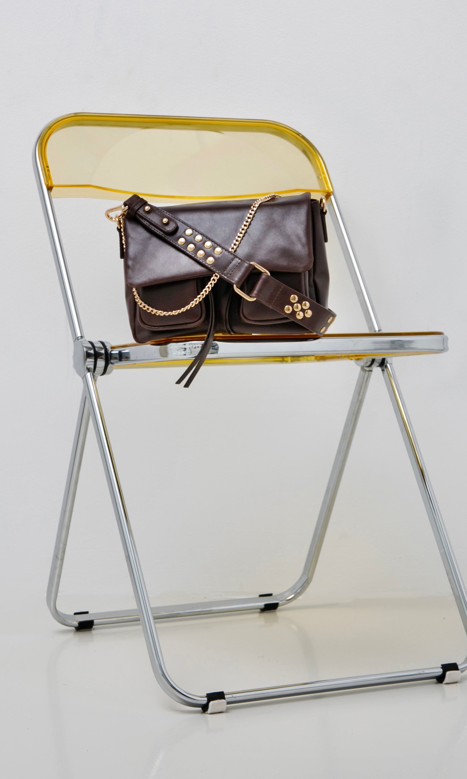 Maxke Chocolate with golden details of Neuville bags.