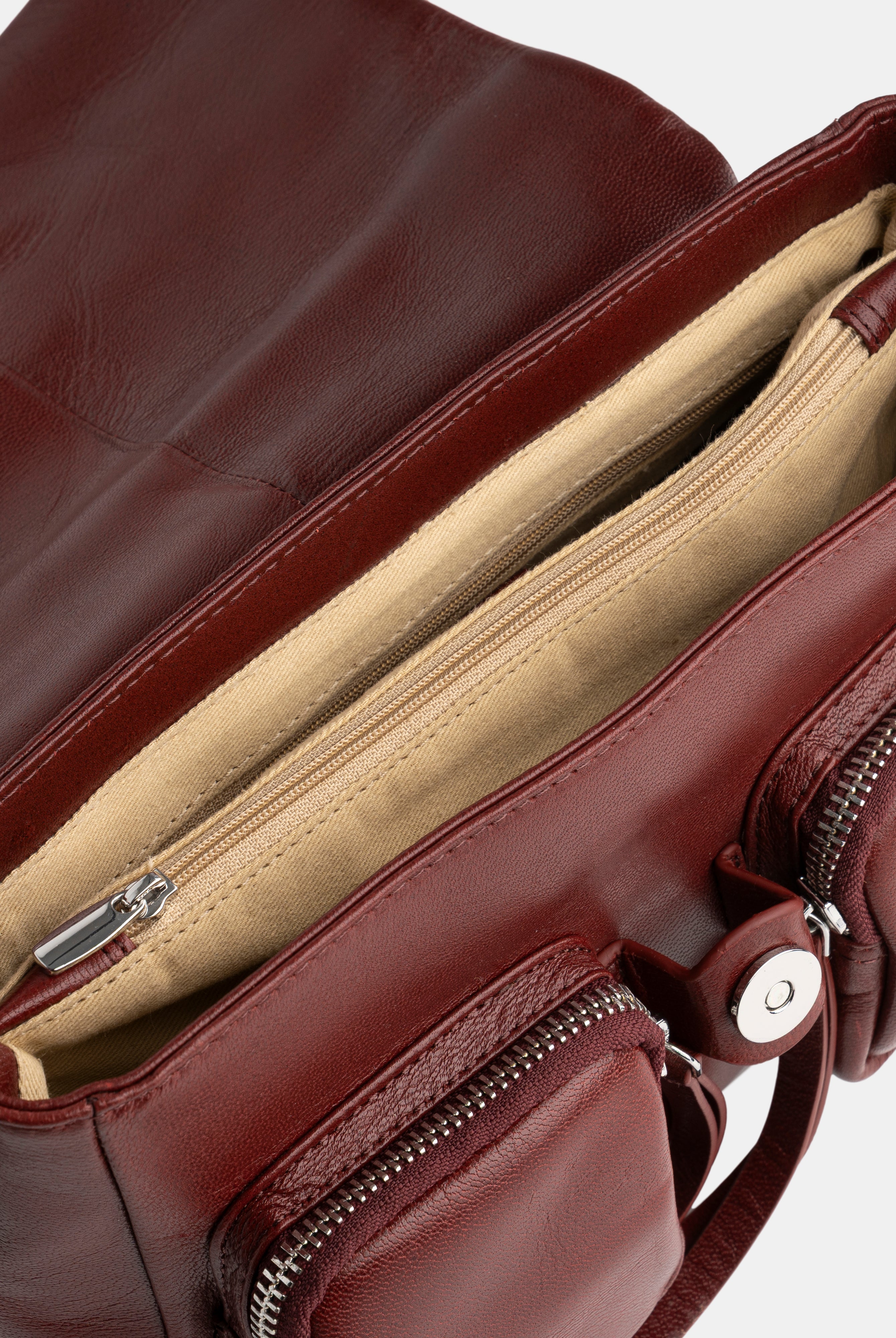 Maxke Burgundy Leather shoulder - and crossbody bag with golden hardware of the brand Neuville. Detailed photo of the inside