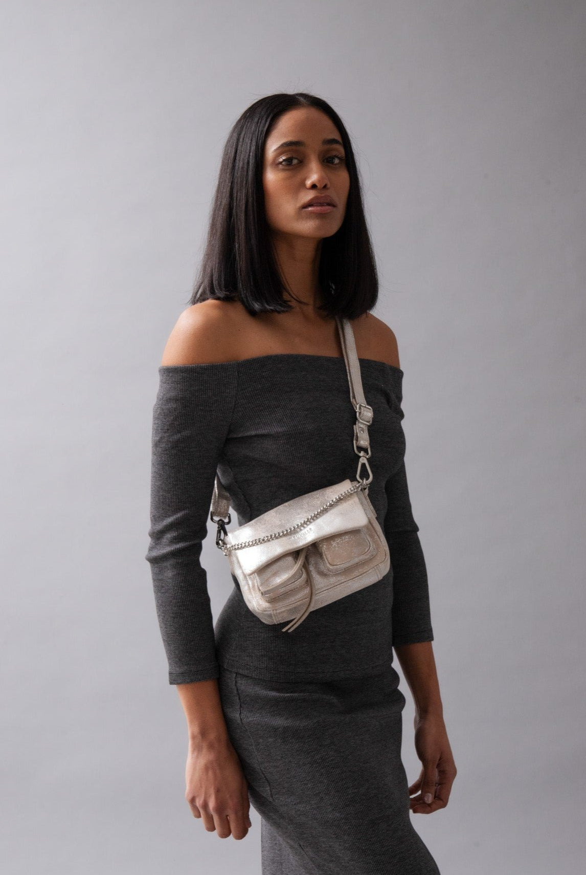 Max Mini Sand Gold, Leather Shoulder Bag, Neuville, Model wearing bag as crossbody bag