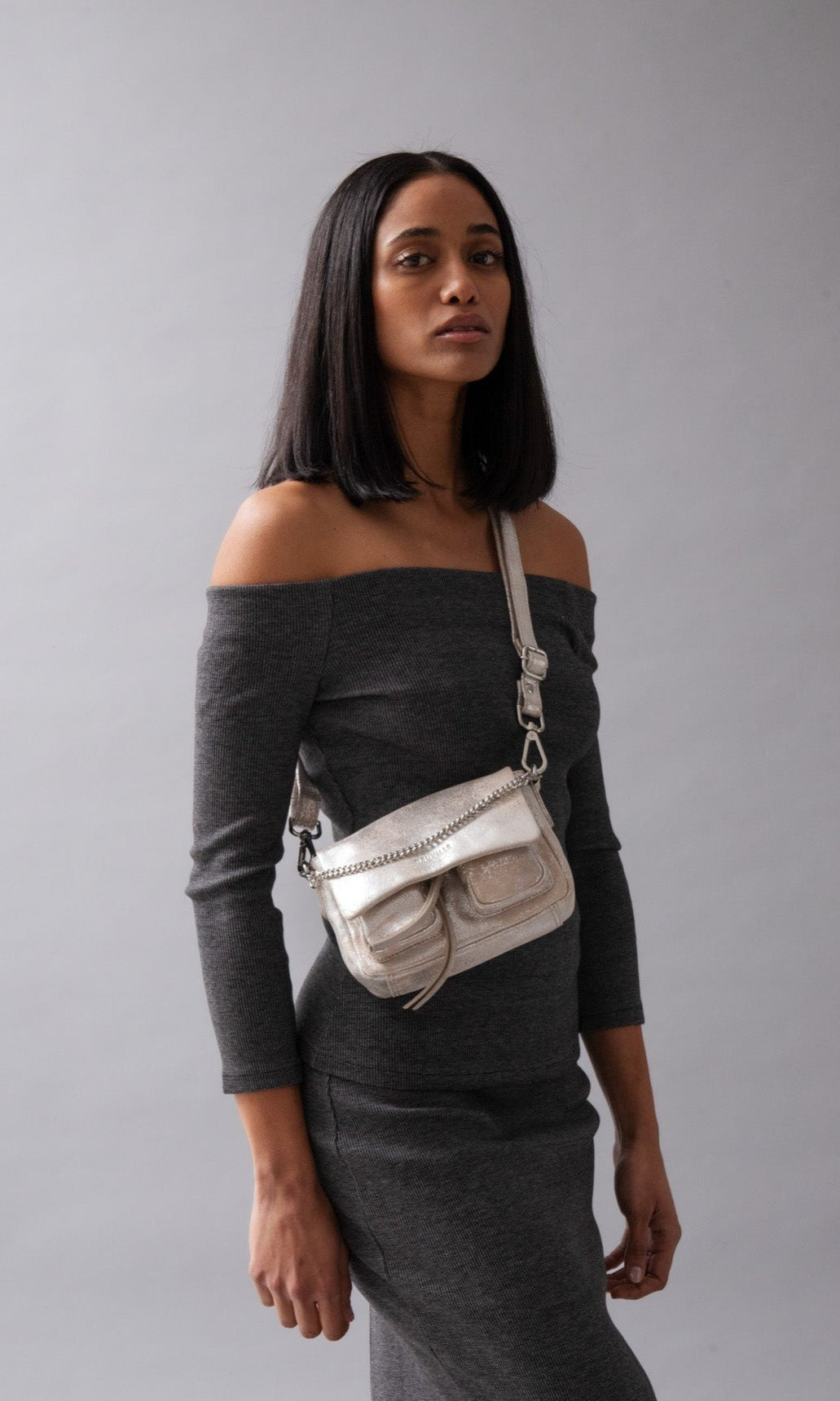 Max Mini Sand Gold, Leather Shoulder Bag, Neuville, Model wearing bag as crossbody bag