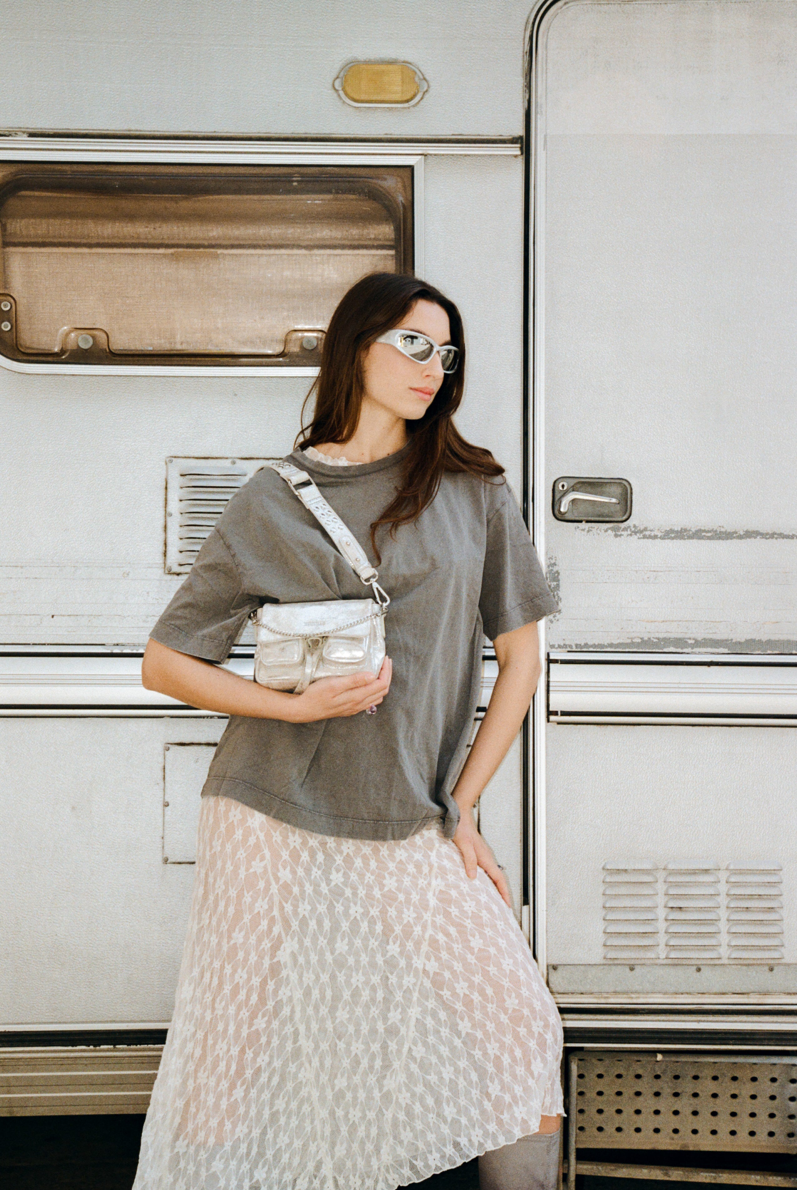 Max Mini Sand Gold, Leather Shoulder Bag, Neuville, Model wearing it on shoulder