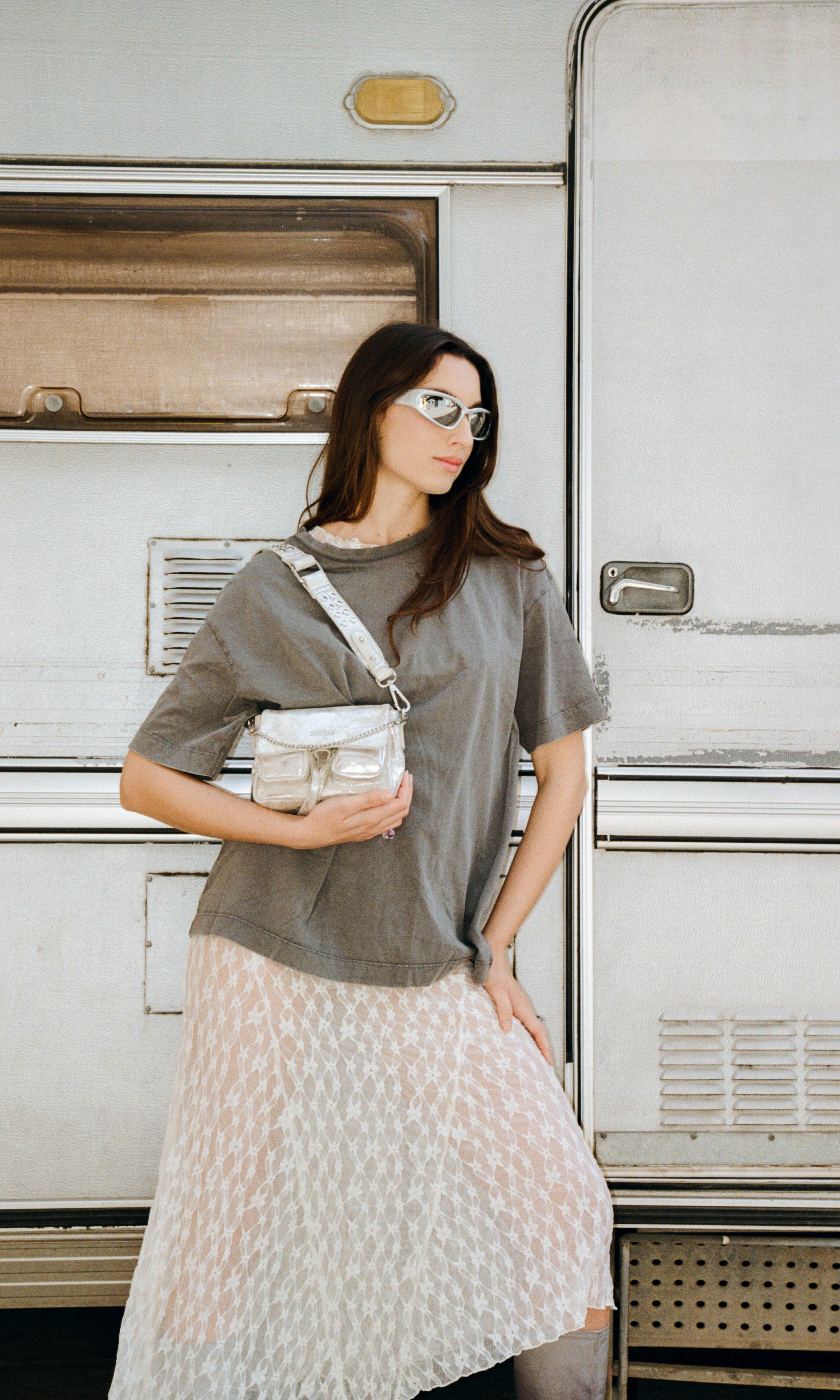 Max Mini Sand Gold, Leather Shoulder Bag, Neuville, Model wearing it on shoulder