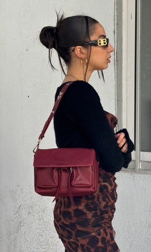 Maxke Burgundy leather bag on model