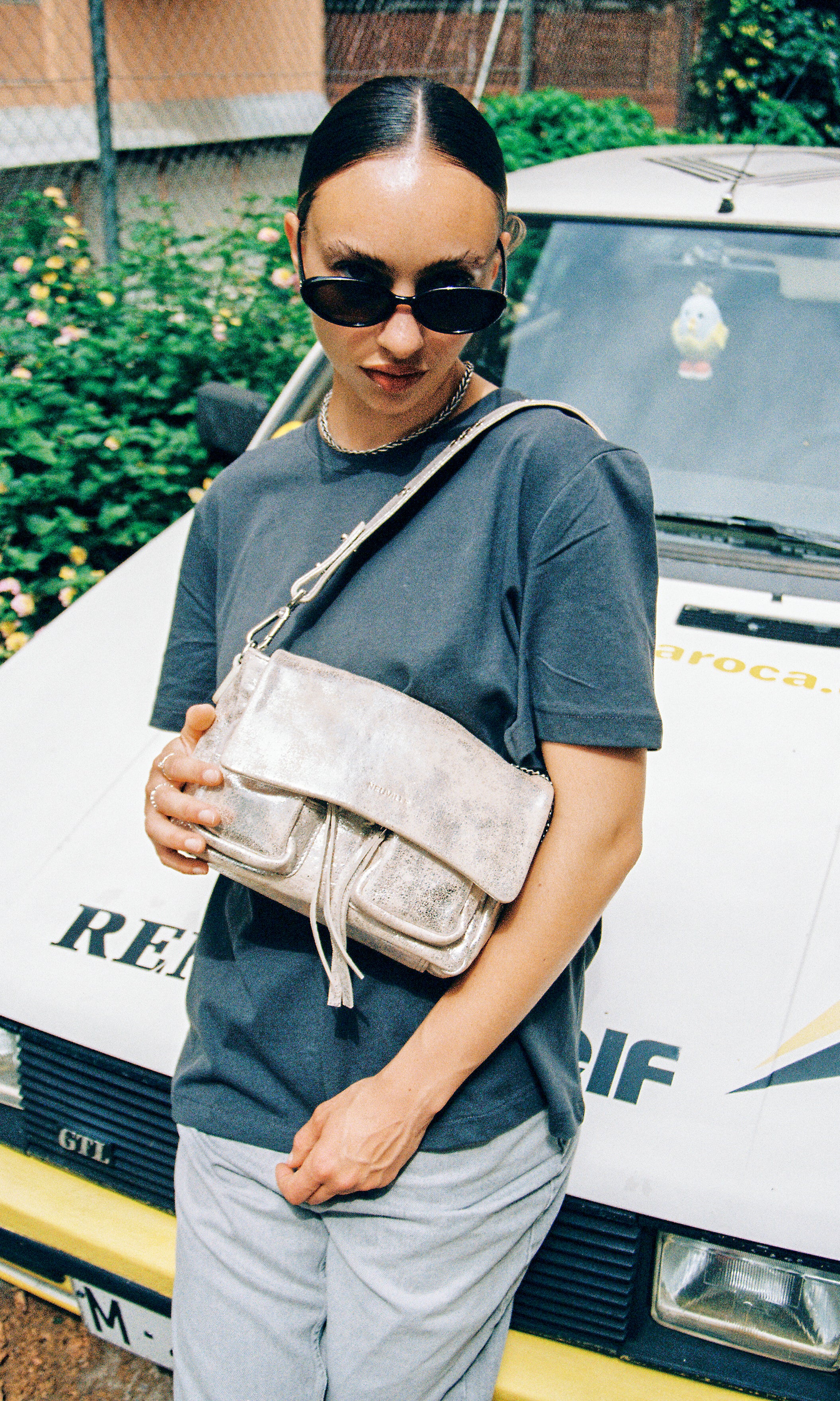 Maxke Sand Gold leather bag neuville with girl