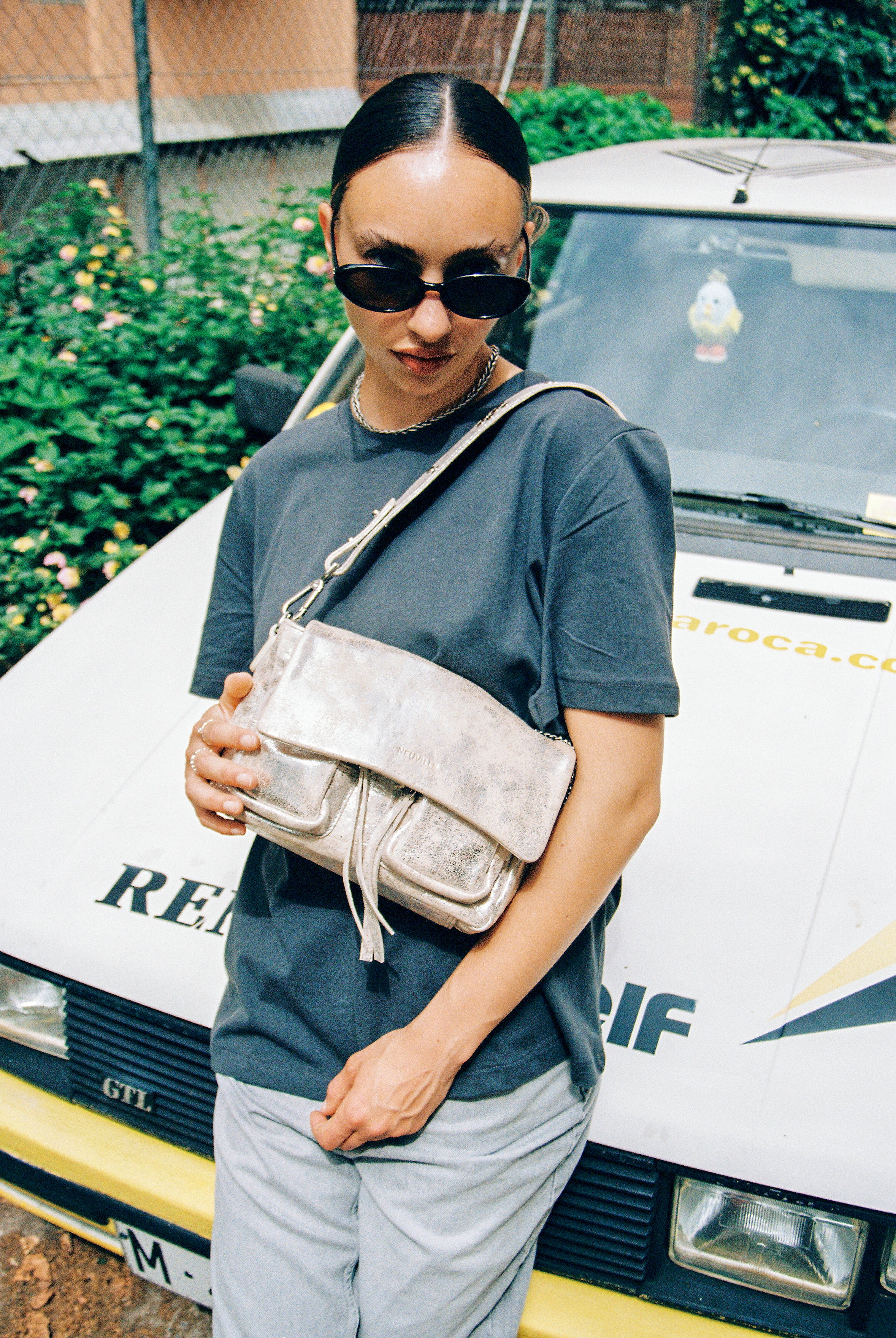 Maxke Sand Gold leather bag neuville with girl