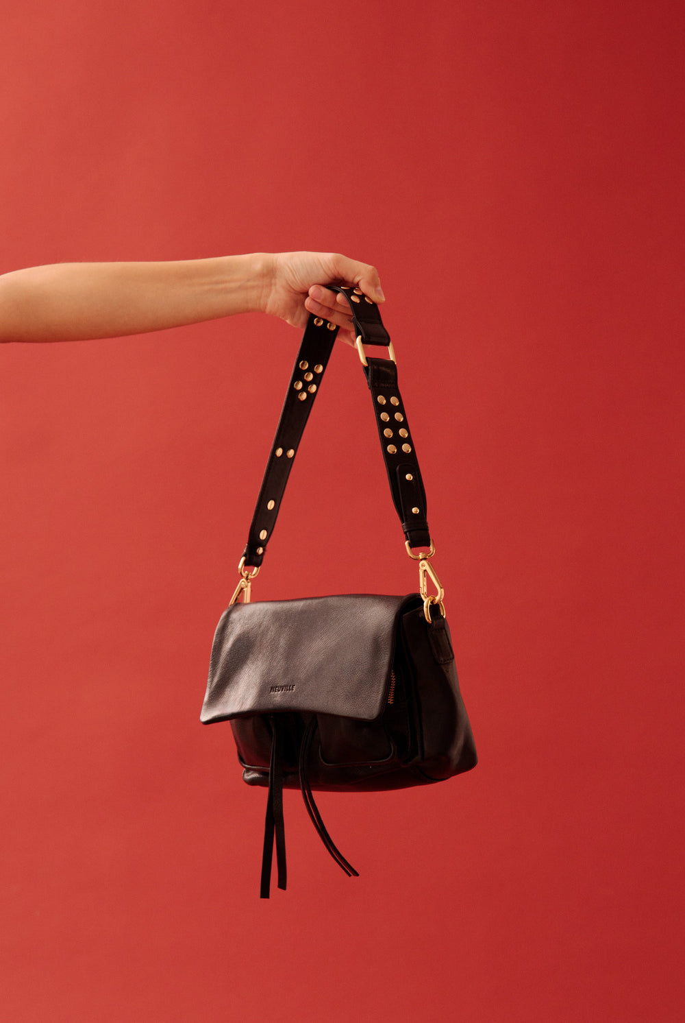 Maxke Black with Golden Details, product shot with red background