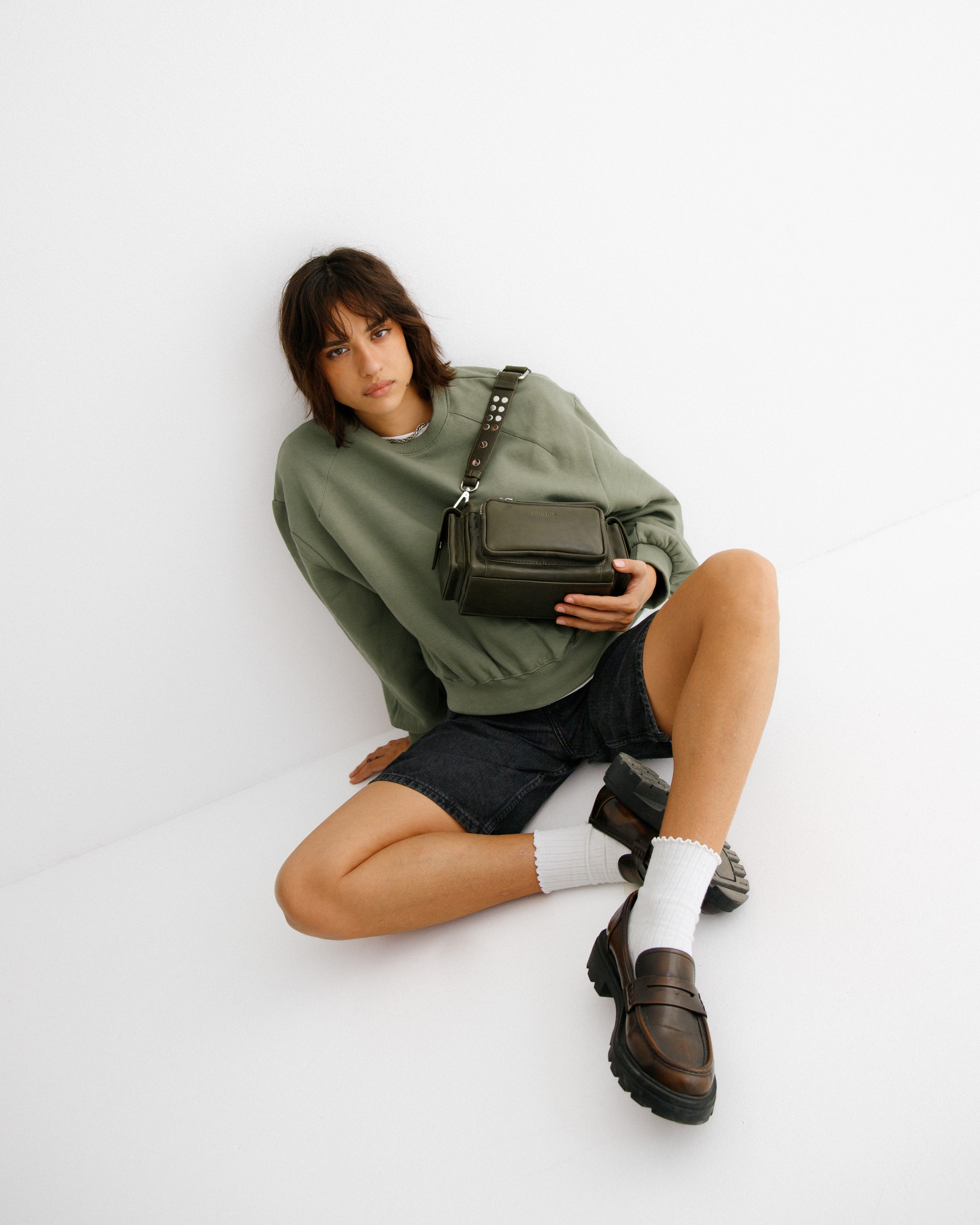 Box Green Bag Neuville, Leather shoulder and crossbody bag on model