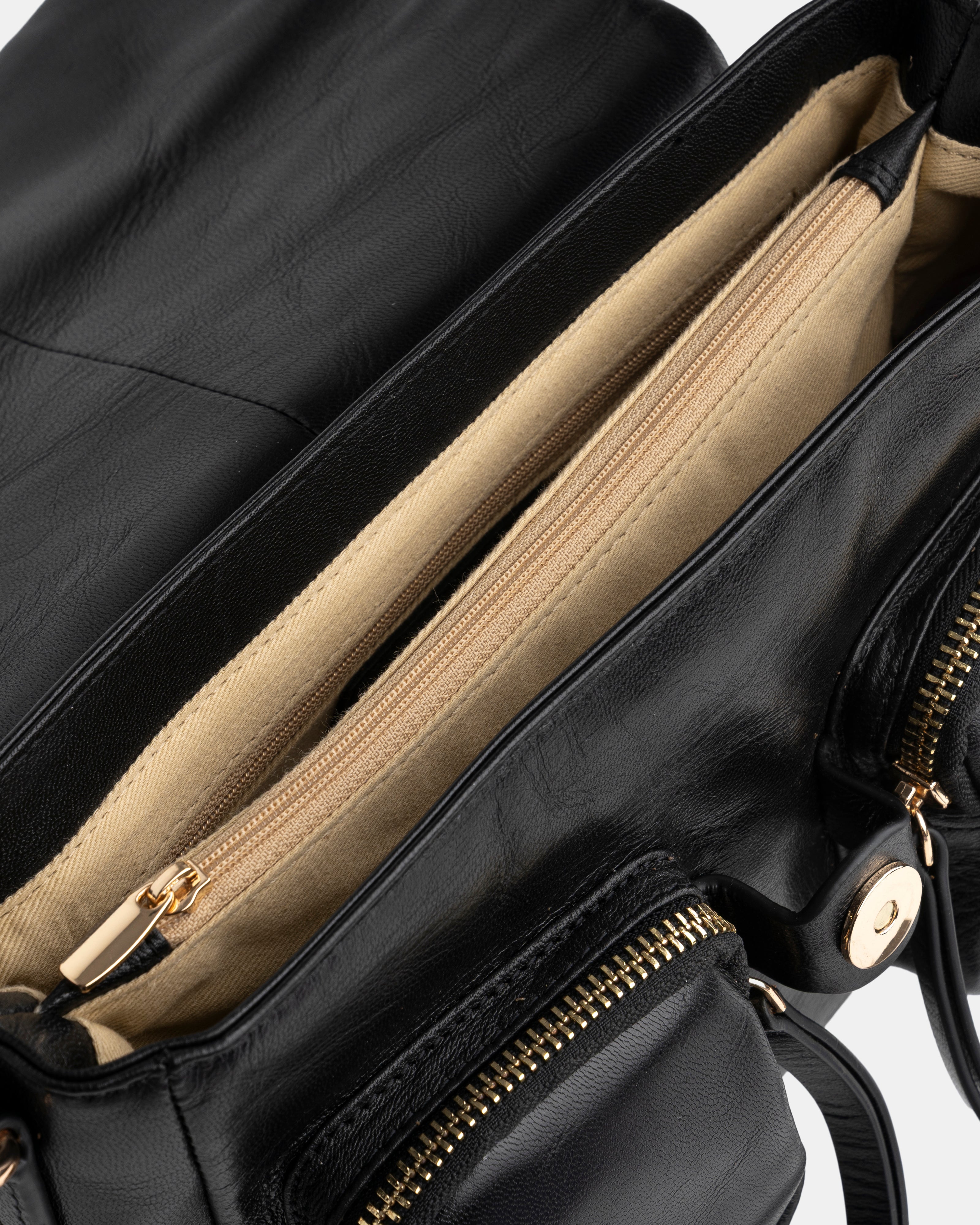 Maxke Black Leather shoulder - and crossbody bag with golden hardware of the brand Neuville. detailed photo of the inside